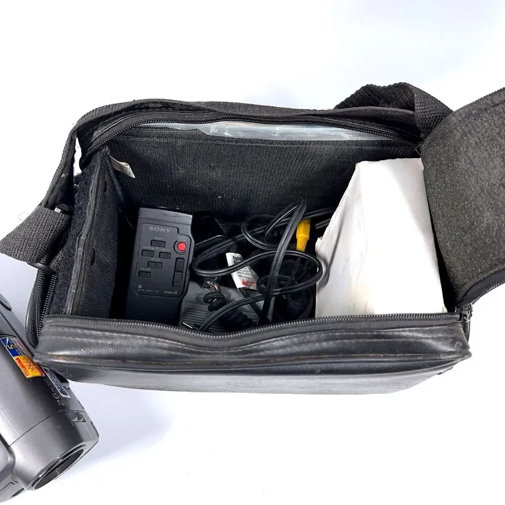 Sony Handycam Vision Video 8 Camcorder CCD-TRV22 Portable - For Parts - UNTESTED